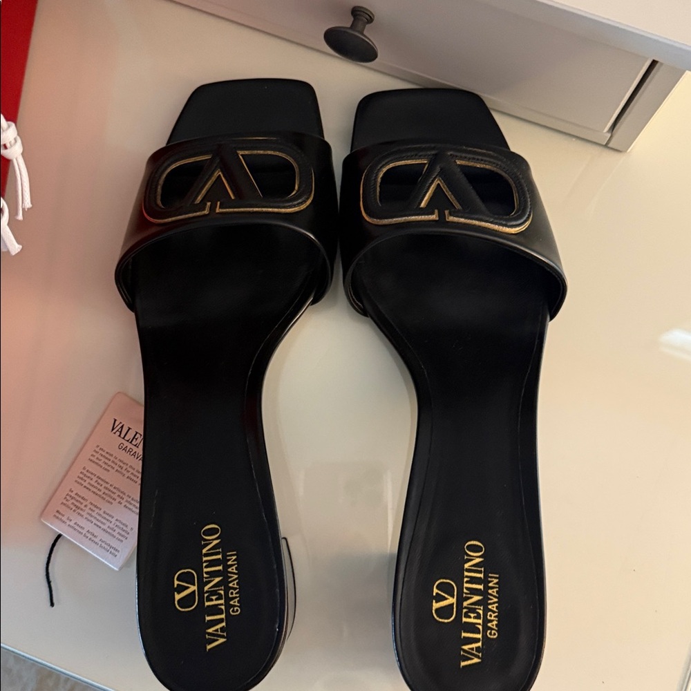 🔥Valentino Garavani Vlogo Cut-Out Slide Sandal In Calfskin 60MM🔥 - Picture 11 of 12